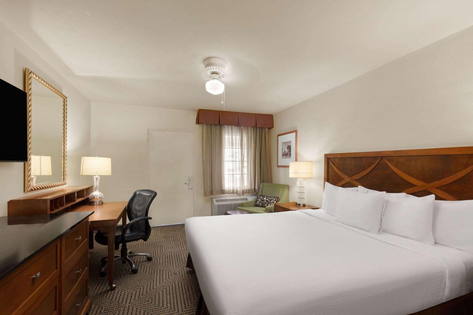Coronado Motor Hotel, A Travelodge By Wyndham Yuma Exterior photo